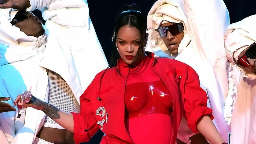 this-is-what-you-came-for:-rihanna-makes-her-comeback-at-this-year’s-super-bowl