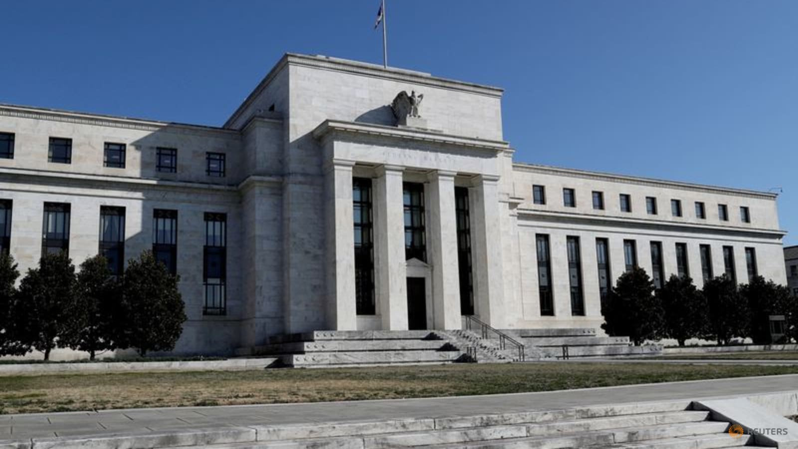 fed-officials-keep-door-open-to-peak-policy-rate-above-5.1%