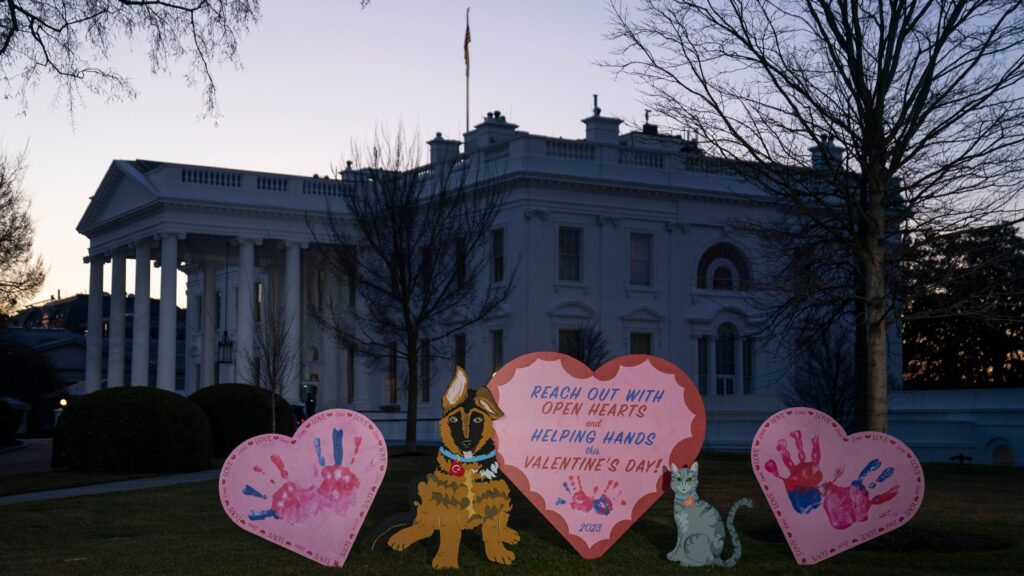 military-children-helped-create-art-for-white-house-valentine’s-day