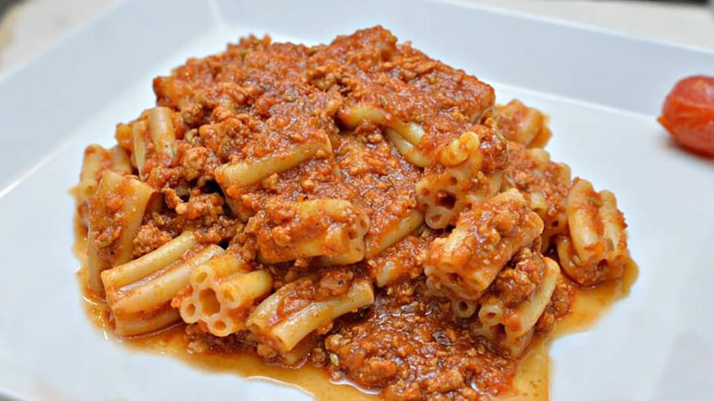 a-pasta-che-cincu-puttusa:-il-carnevale-della-tavola-catanese.-il-ragu-non-l’avete-mai-mangiato-cosi-buono