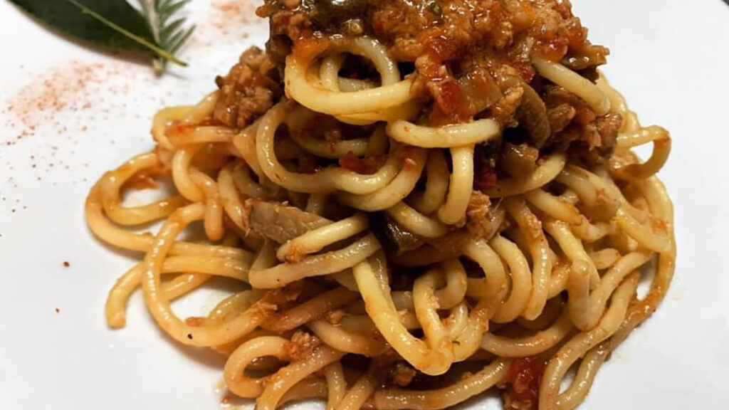 spaghetti-alla-trasteverina,-l’antica-ricetta-romana-che-nessuno-conosce-piu-buona-di-tutte-anche-della-amatriciana