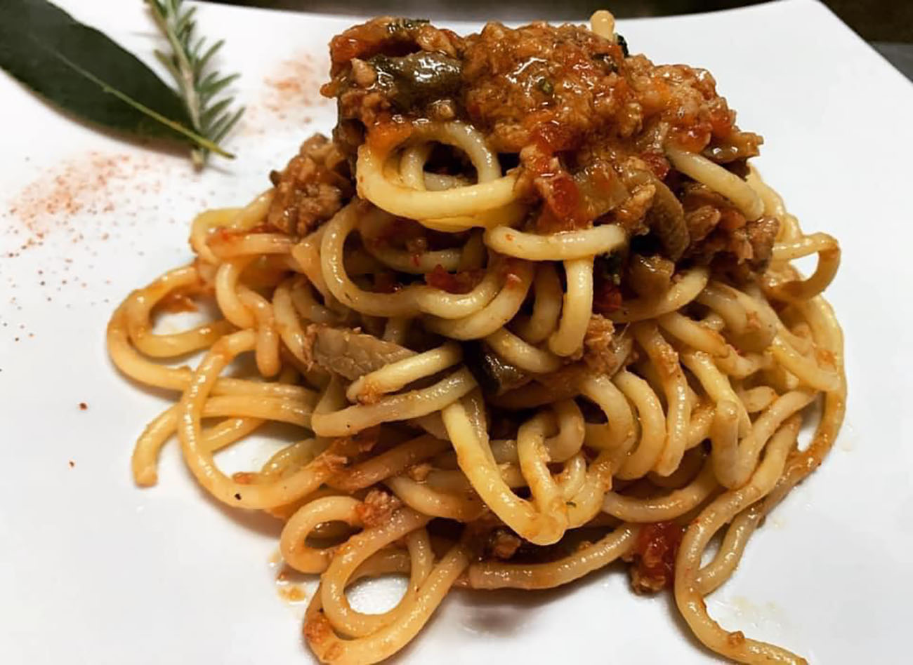 spaghetti-alla-trasteverina,-l’antica-ricetta-romana-che-nessuno-conosce-piu-buona-di-tutte-anche-della-amatriciana