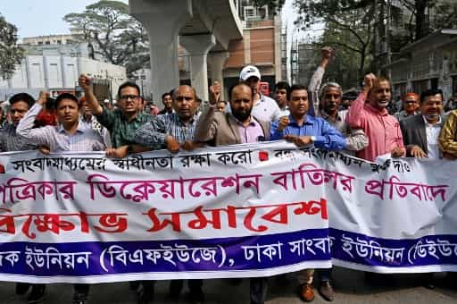 bangladesh-government-shuts-down-only-newspaper-of-the-main-opposition-party,-sparks-protests