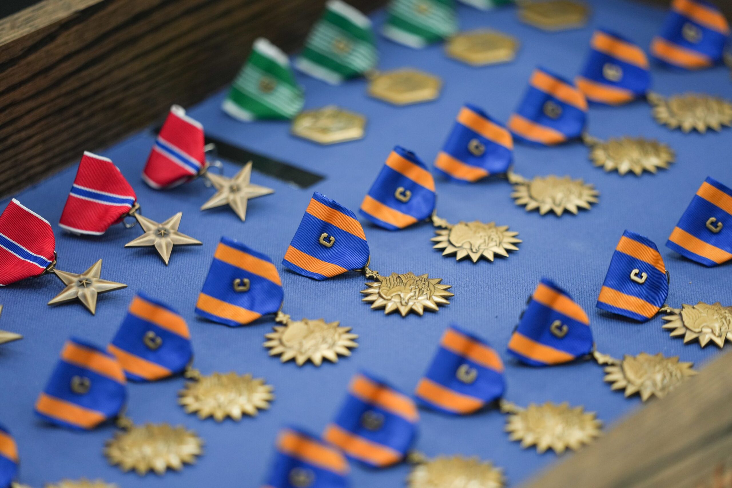 special-ops-aviation-unit-presents-dozens-of-valor,-combat-awards