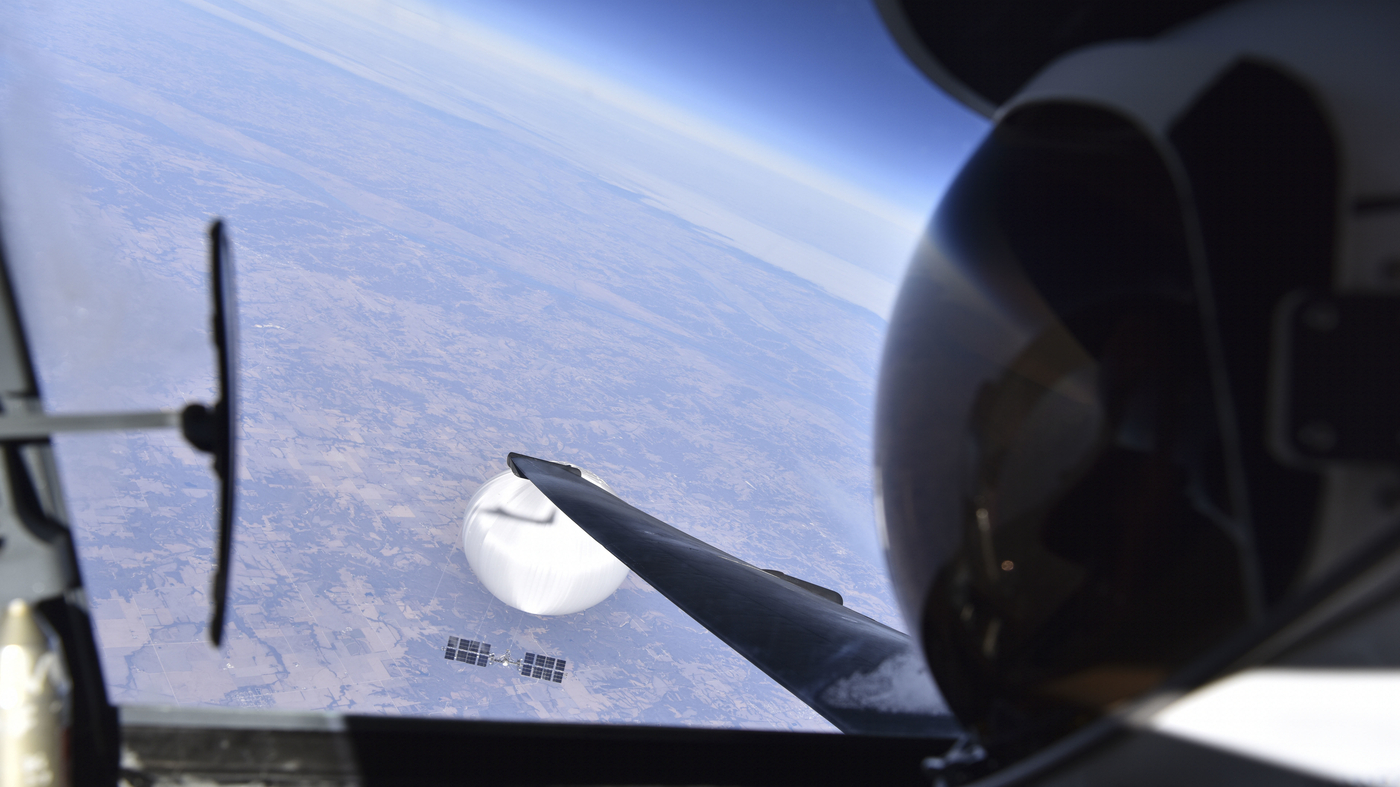 this-selfie-above-china's-balloon-was-taken-over-missouri.-here's-how-we-know-that