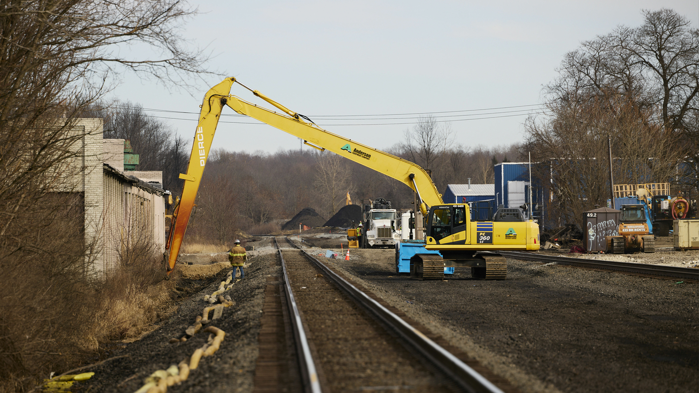 epa-tells-norfolk-southern-to-temporarily-stop-shipping-toxic-train-derailment-waste