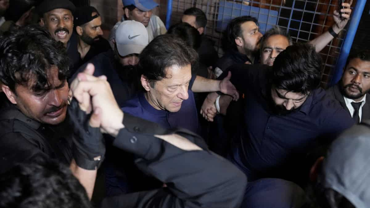 pakistan:-ex-pm-imran-khan-granted-bail-by-islamabad-courts-in-cases-filed-against-him