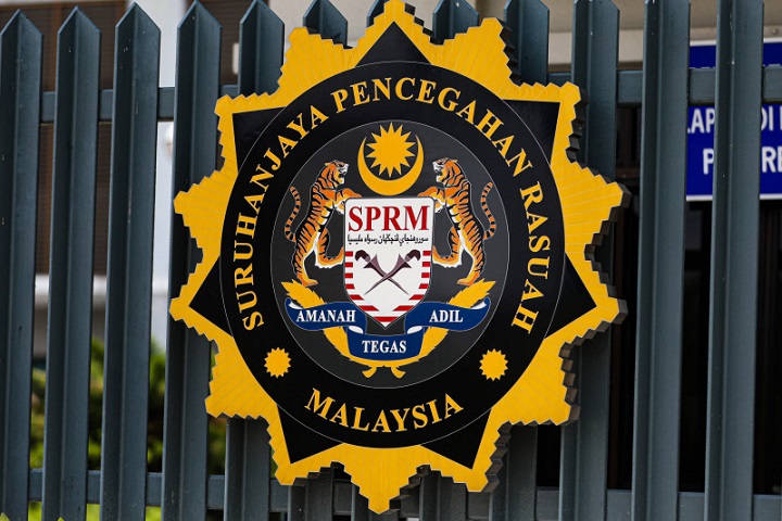macc-nabs-bersatu-treasurer-for-matters-related-to-party-funds