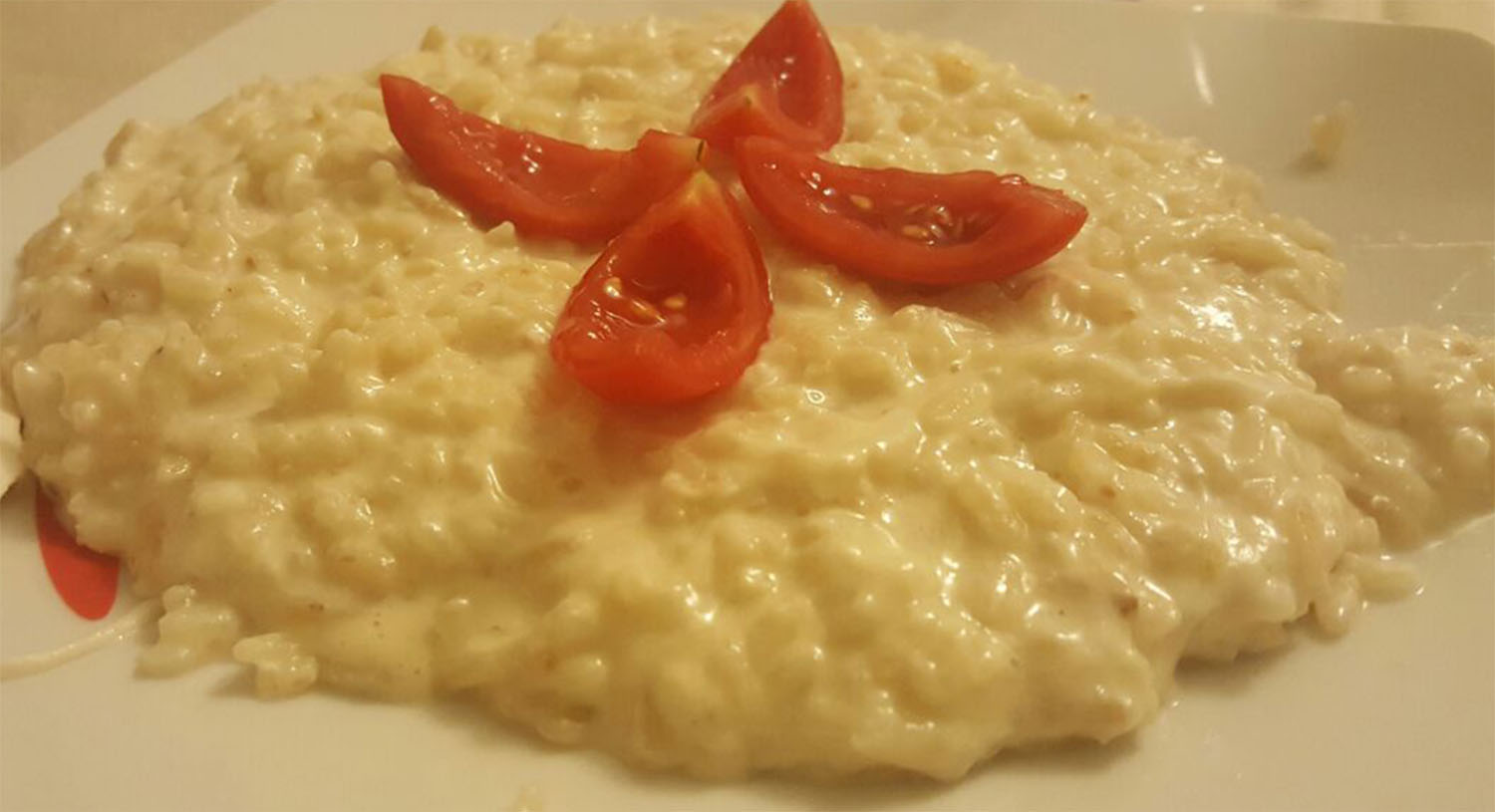 risotto-imbufalito,-il-primo-napoletano-piu-cremoso-che-esista.-ecco-cosa-si-usa-al-posto-dell’acqua-per-cuocere-il-riso