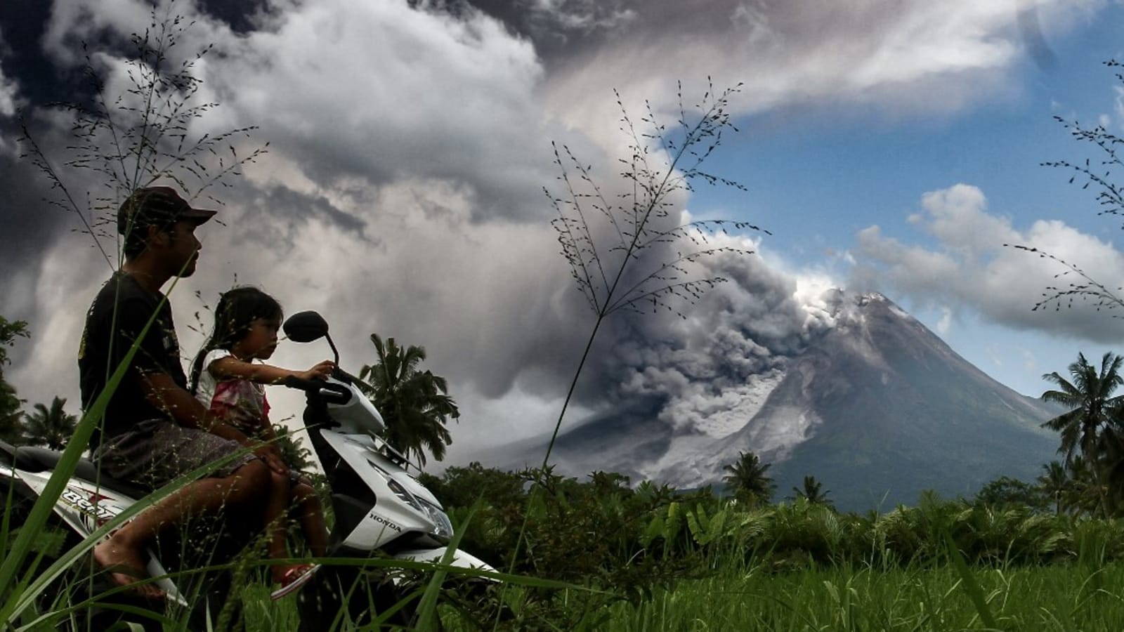 indonesia's-merapi-volcano-erupts,-spews-hot-cloud