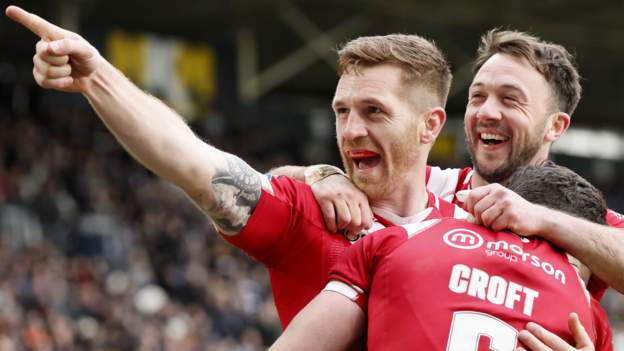 super-league:-hull-fc-14-60-salford-red-devils-–-salford-record-biggest-away-win-of-new-season-–-asia-newsday