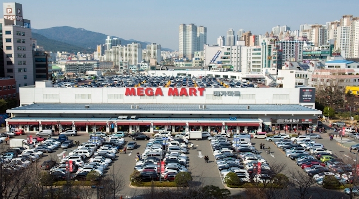 legal-battle-intensifies-between-retail-giants-over-‘mega’-trademark-use 