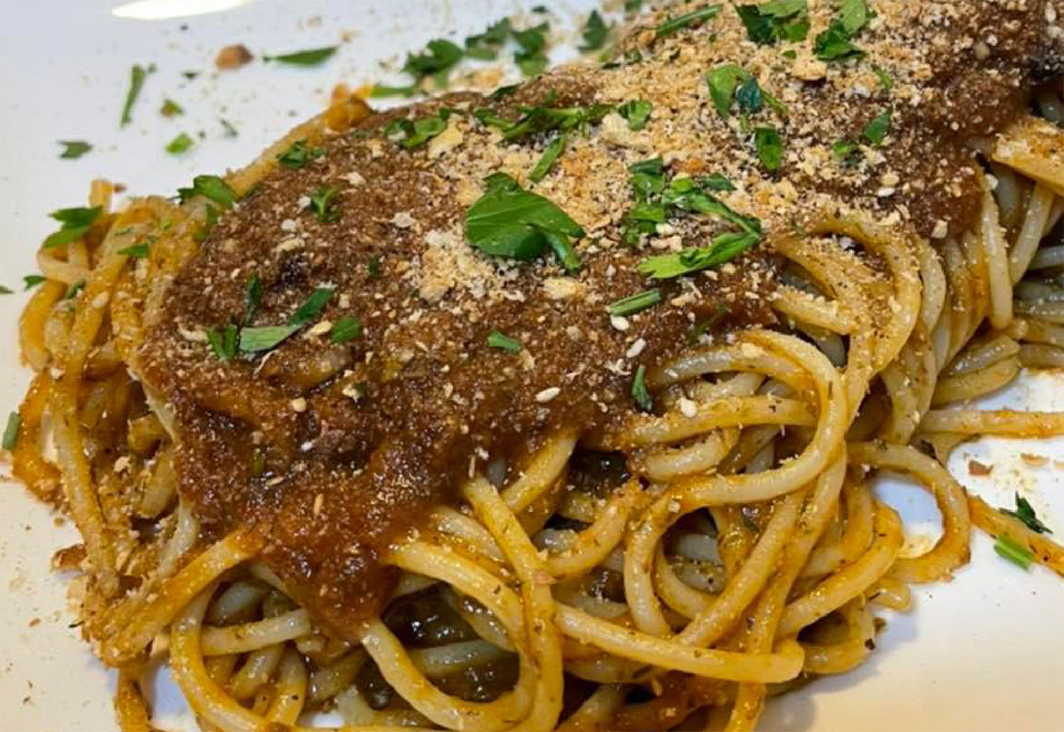 pasta-a’-milanisa,-l’antico-ragu-siciliano-piu-veloce-dell’aglio-e-olio,-il-segreto-delle-acciughe-per-farlo-golosissimo