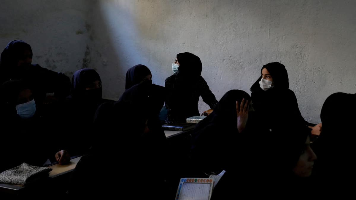 afghanistan:-schools-start-without-classes-as-students-remain-unaware,-girls-barred