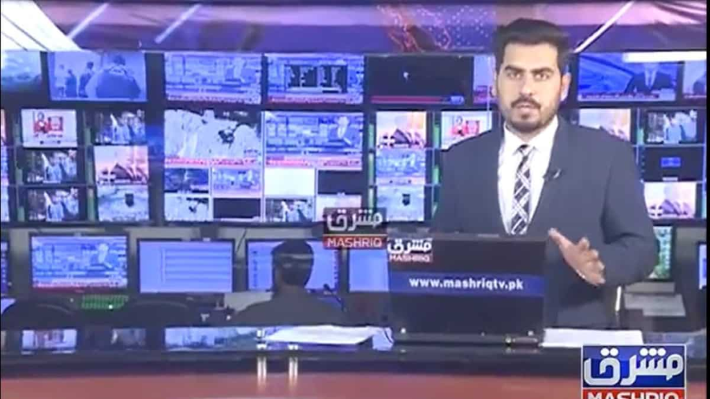 watch!-a-pakistani-news-anchor-keeps-calm-even-as-earthquake-shakes-the-entire-studio