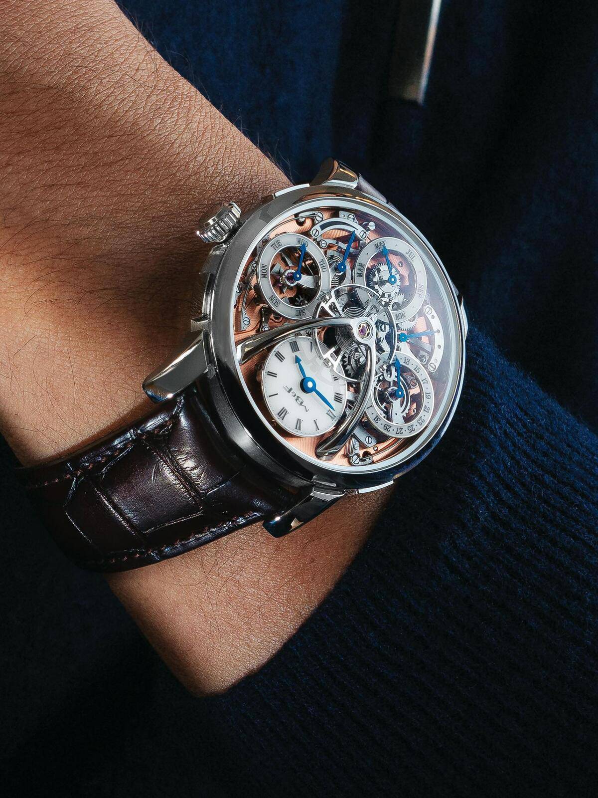 mb&f-launches-the-legacy-machine-perpetual-in-stainless-steel-with-salmon-coloured-plate-–-a-first-combination-for-the-brand-|-senatus