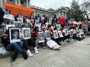 local-students-gather-at-state-capitol,-make-plea-for-an-end-to-gun-violence