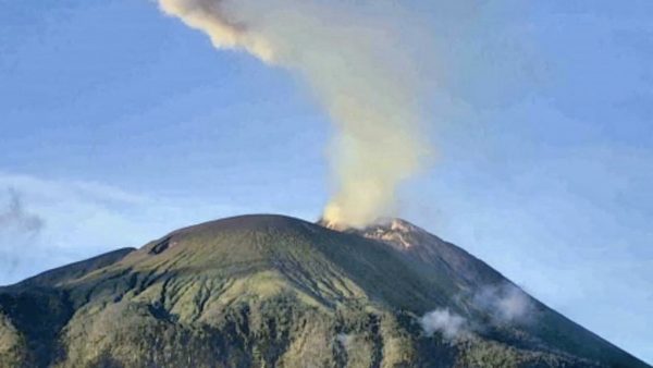 indonesia-volcano-erupts,-spews-tower-of-smoke-and-ash