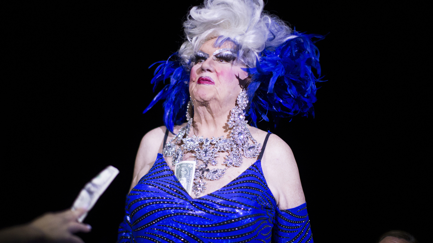 darcelle,-the-world's-oldest-working-drag-queen,-has-died-at-92