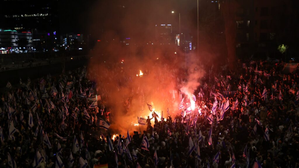 mass-protests-in-israel-after-netanyahu-fires-defence-minister