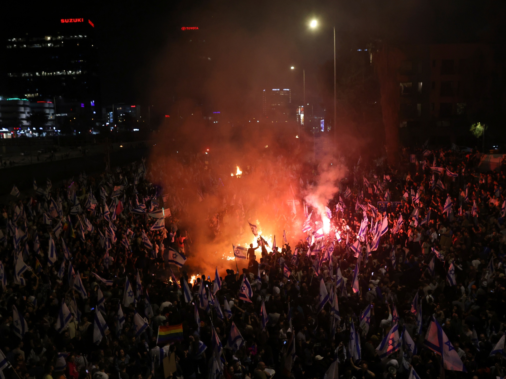 mass-protests-in-israel-after-netanyahu-fires-defence-minister