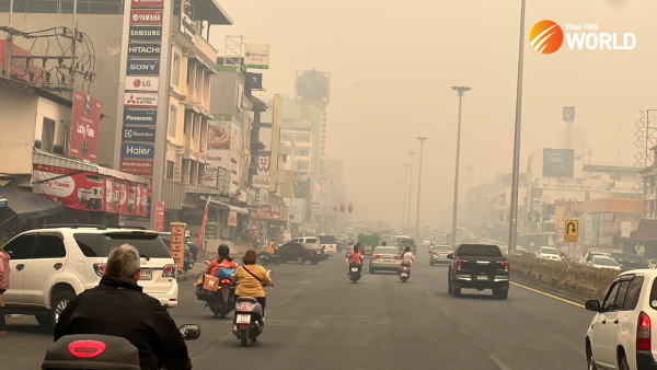 business-as-usual-in-mae-sai-district-as-residents-struggle-with-dust-and-smoke