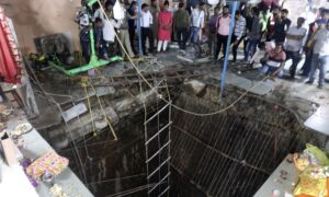 36-bodies-found-inside-well-after-collapse-at-indian-temple