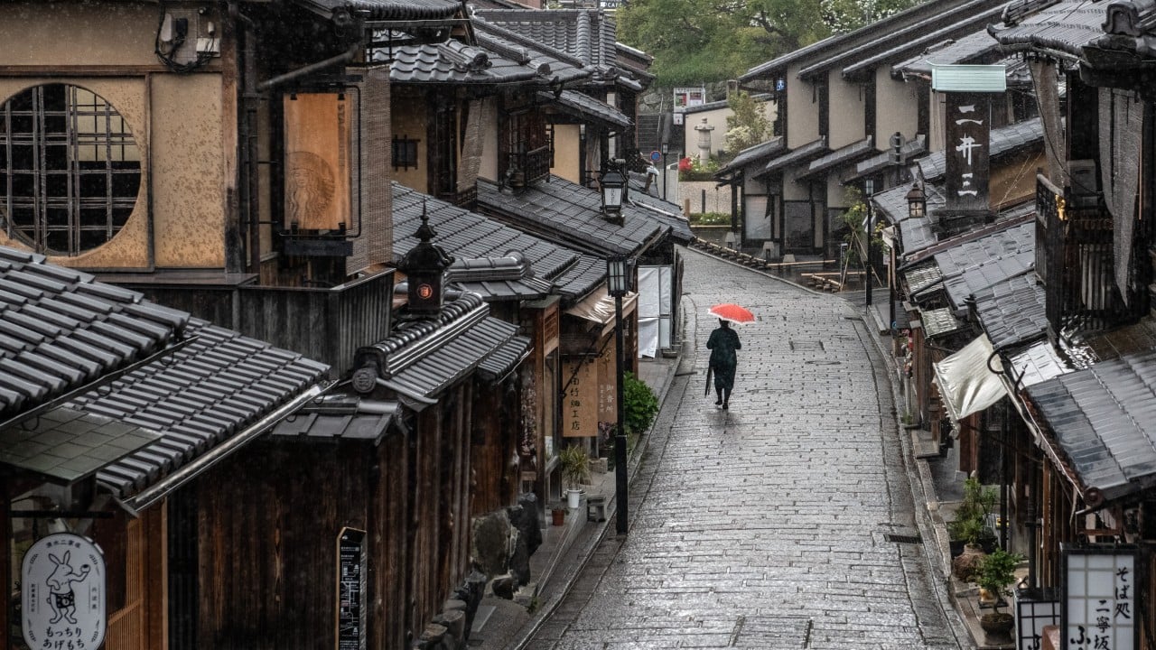 survey-finds-1.5-million-japanese-living-as-recluses-after-covid