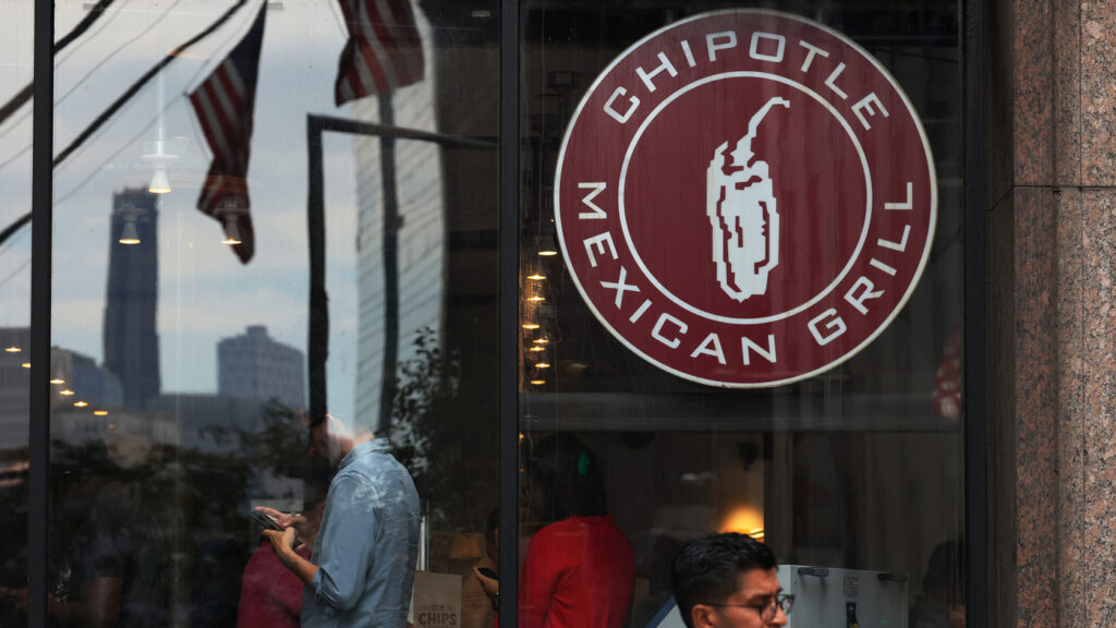 chipotle-and-sweetgreen-have-beef-over-a-chicken-burrito-bowl—now-it's-going-to-court